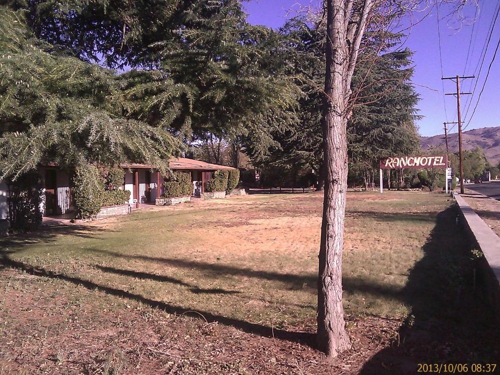 טהאצ'פי Ranch Motel מראה חיצוני תמונה